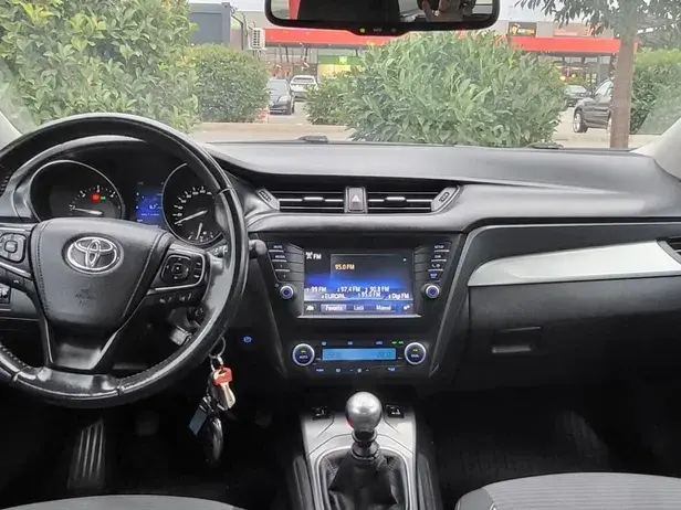 Toyota Avensis 2.0 D-4D Executive