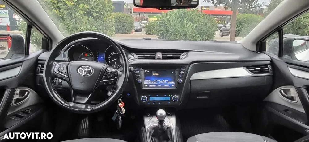 Toyota Avensis 2.0 D-4D Executive — imagine 5