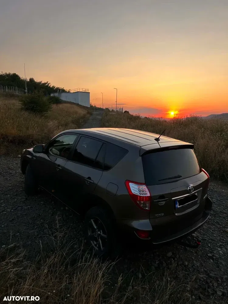 Toyota RAV4 III 2.2 D-4CAT 4WD Aut Executive — imagine 2