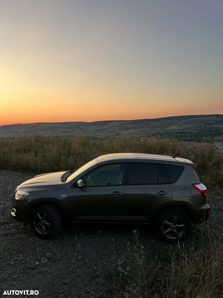 Toyota RAV4 III 2.2 D-4CAT 4WD Aut Executive — imagine 3