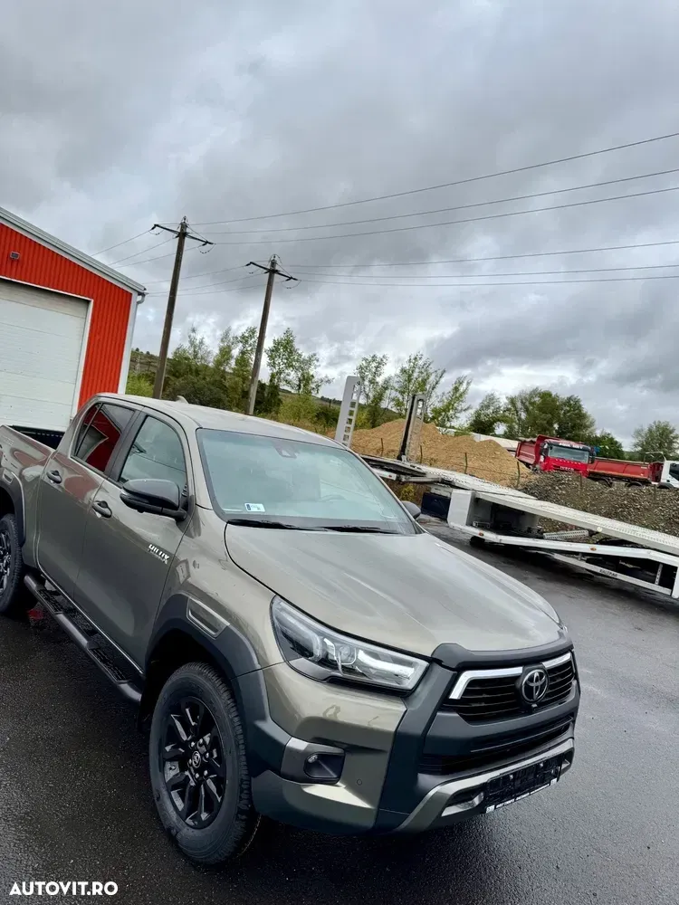 Toyota Hilux 4x4 Double Cab MHEV Autm. Invincible — imagine 3