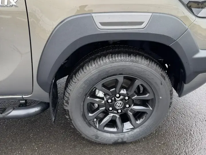 Toyota Hilux 4x4 Double Cab MHEV Autm. Invincible