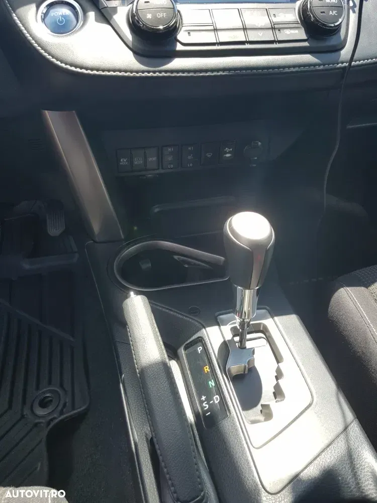 Toyota RAV4 — imagine 3