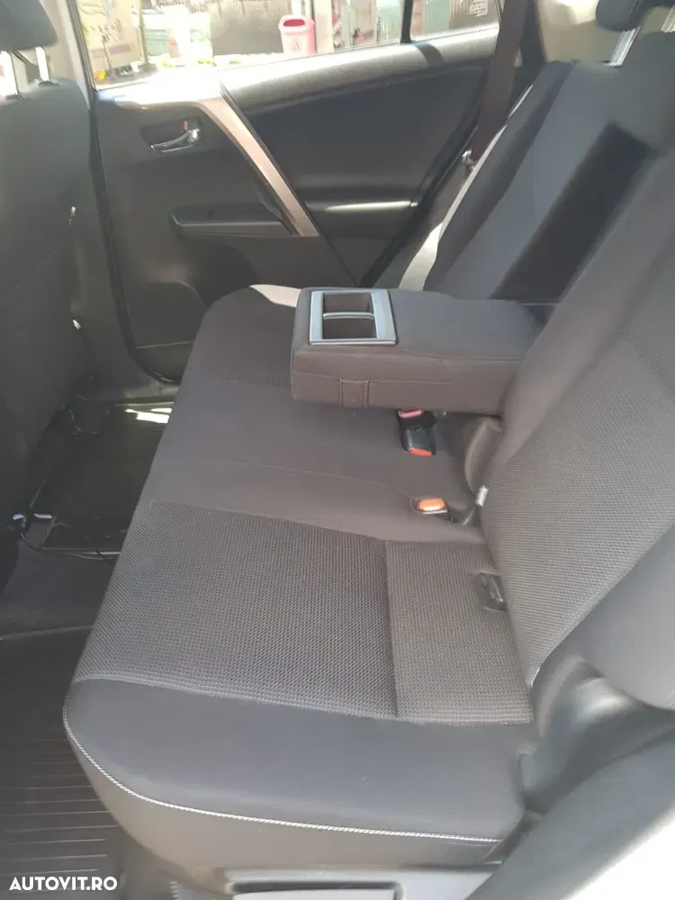 Toyota RAV4 — imagine 4