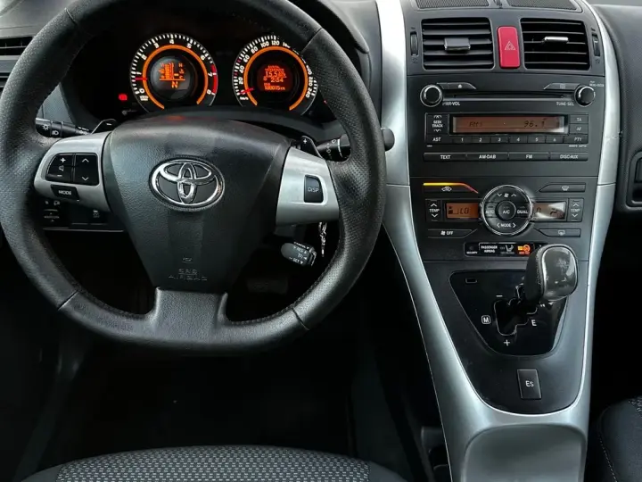 Toyota Auris 1.6 L Valvematic M/M Executive