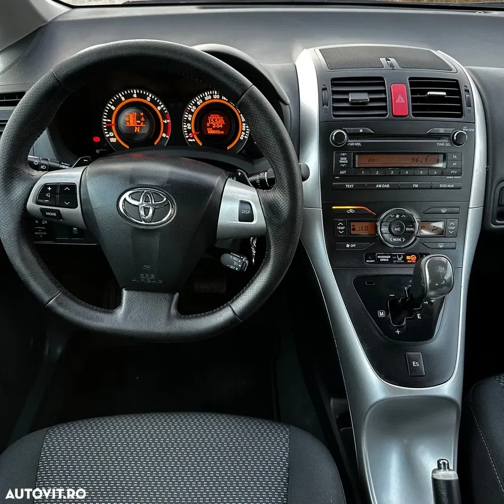 Toyota Auris 1.6 L Valvematic M/M Executive — imagine 6
