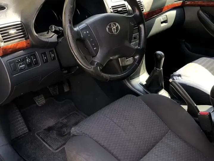Toyota Avensis II 2.0 D4D S/W Sol