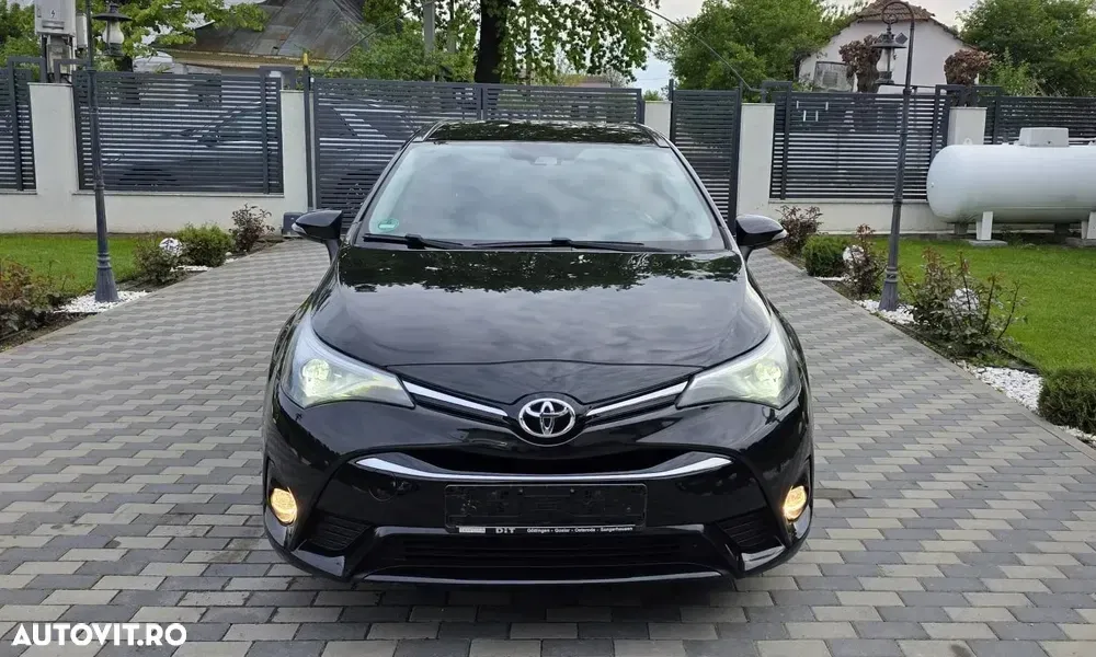 Toyota Avensis III 2.0 D-4D Executive — imagine 3