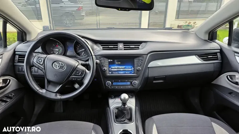 Toyota Avensis III 2.0 D-4D Executive — imagine 2