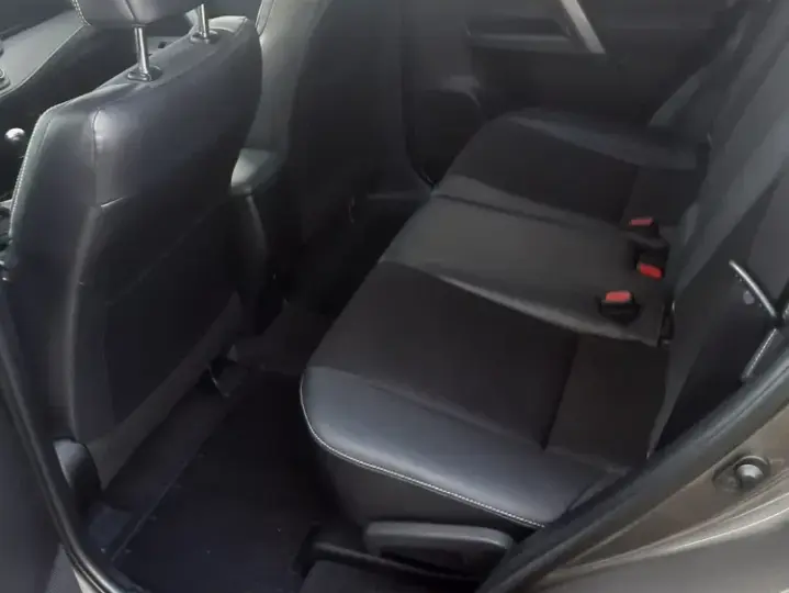 Toyota RAV4 IV 2.0 D-4D 2WD Luxury