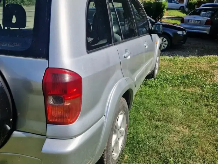 Toyota RAV4 II 2.0 D-4D Sol
