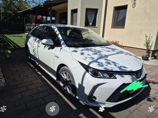 Toyota Corolla ver-1-8-hsd-business