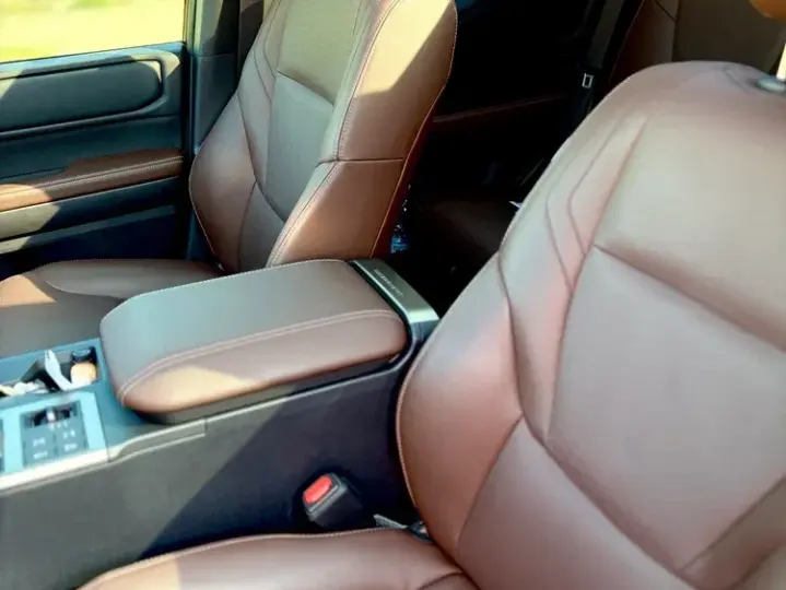 Toyota Land Cruiser 2.8l D-4D 204 CP A/T 7 locuri Luxury AVS Brown