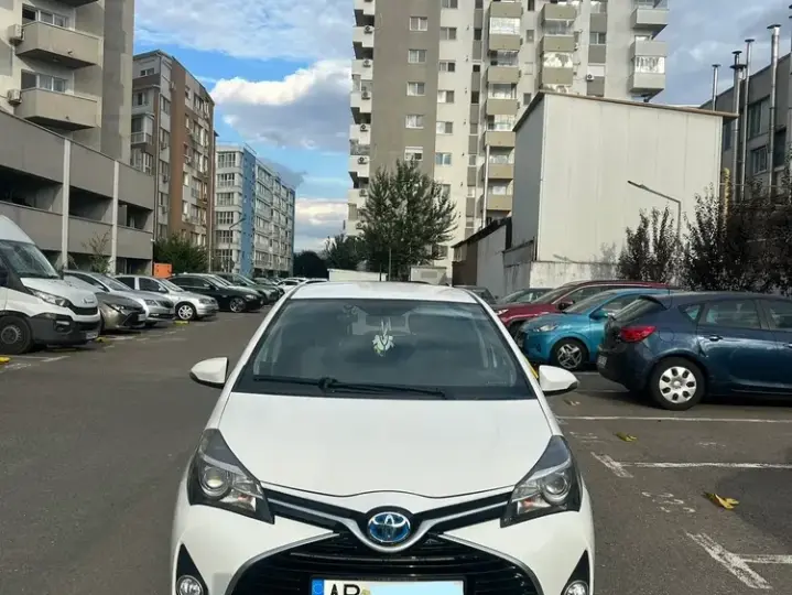 Toyota Yaris 1.5 VVT-i HSD Luna