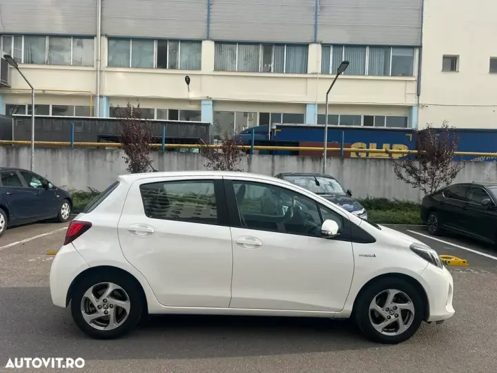 Toyota Yaris 1.5 VVT-i HSD Luna