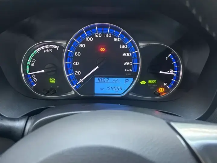 Toyota Yaris 1.5 VVT-i HSD Luna