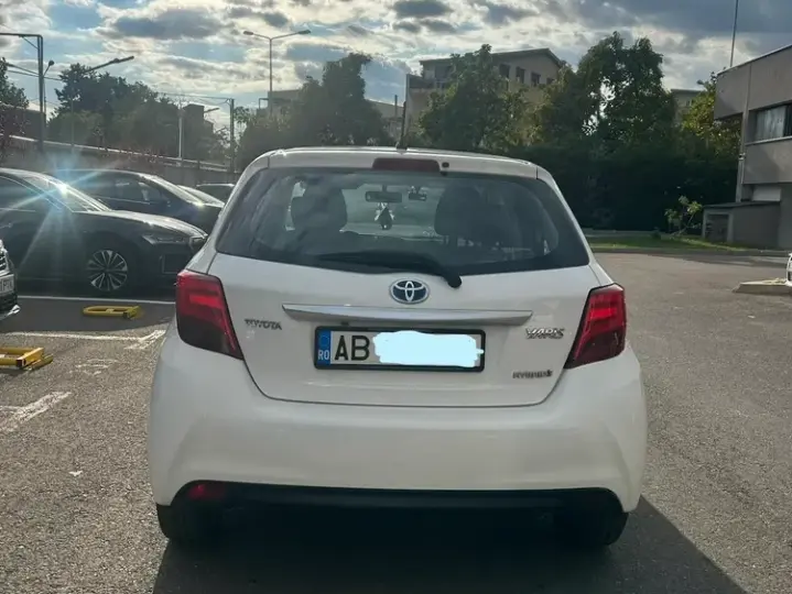 Toyota Yaris 1.5 VVT-i HSD Luna