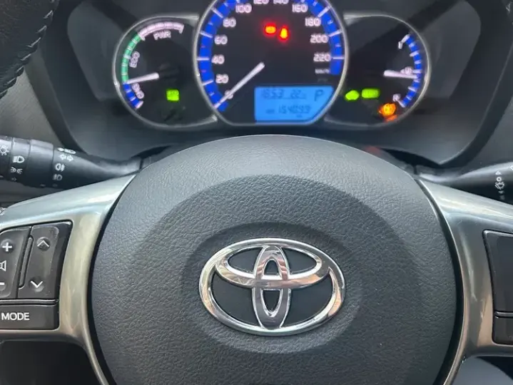 Toyota Yaris 1.5 VVT-i HSD Luna