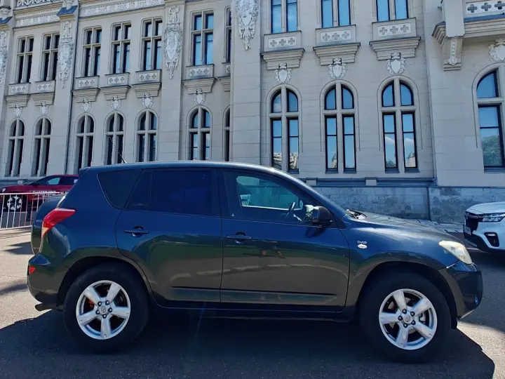 Toyota RAV4 III