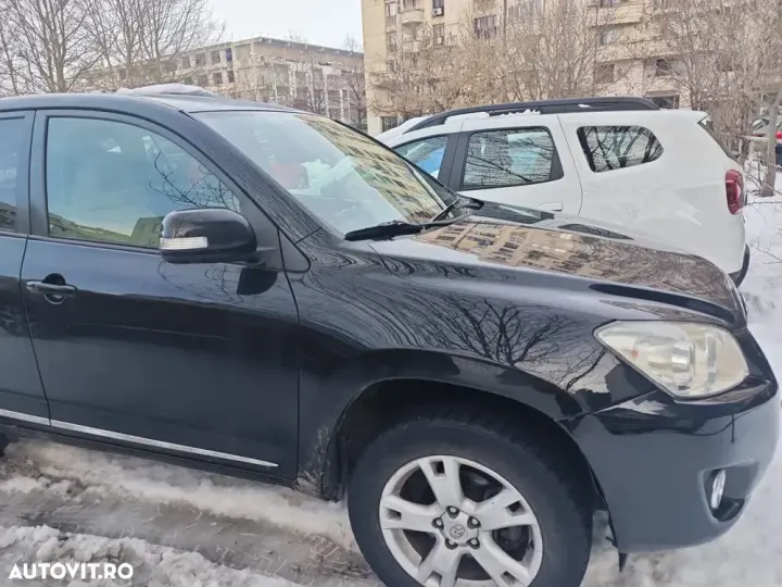 Toyota RAV4 III 2.2L D-CAT M/T Luxury