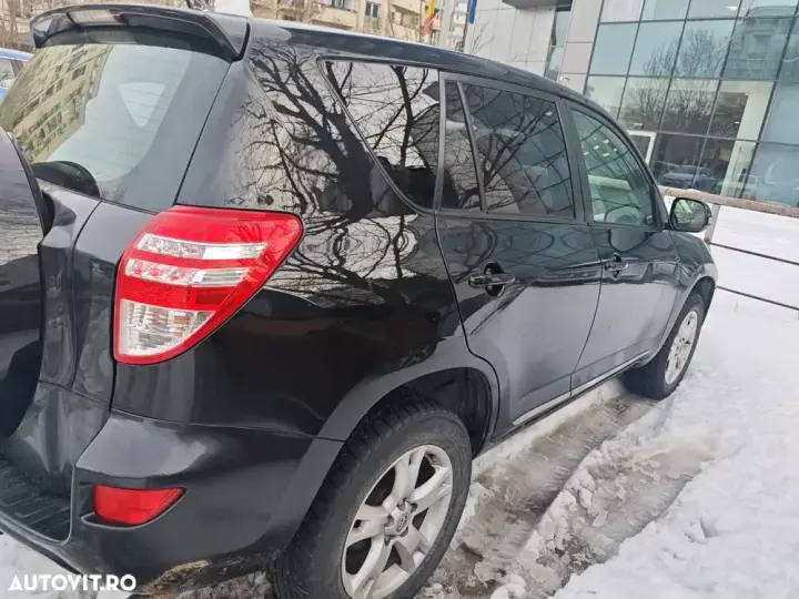 Toyota RAV4 III 2.2L D-CAT M/T Luxury