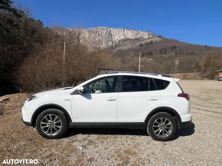 Toyota RAV4 IV