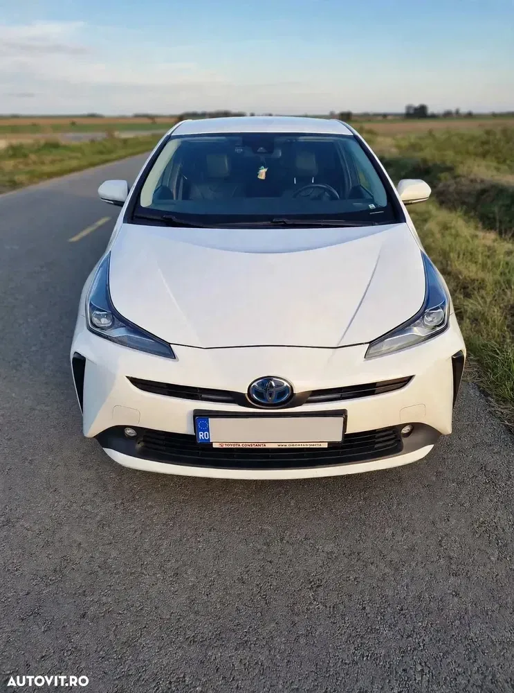 Toyota Prius V Hybrid — imagine 2