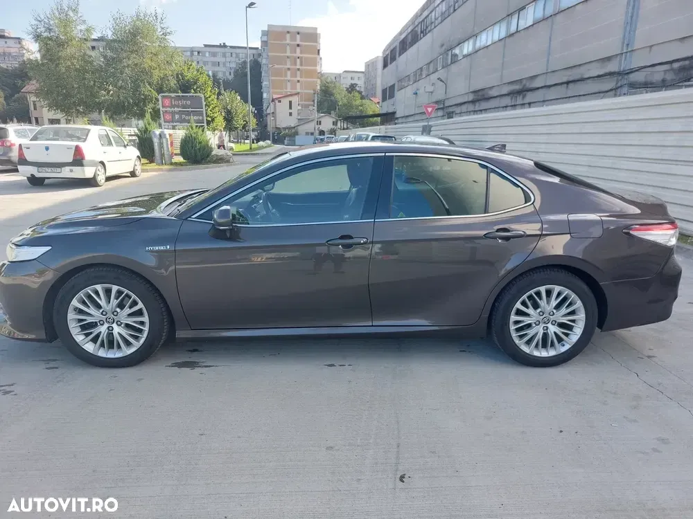 Toyota Camry 2.5 Exclusive — imagine 5