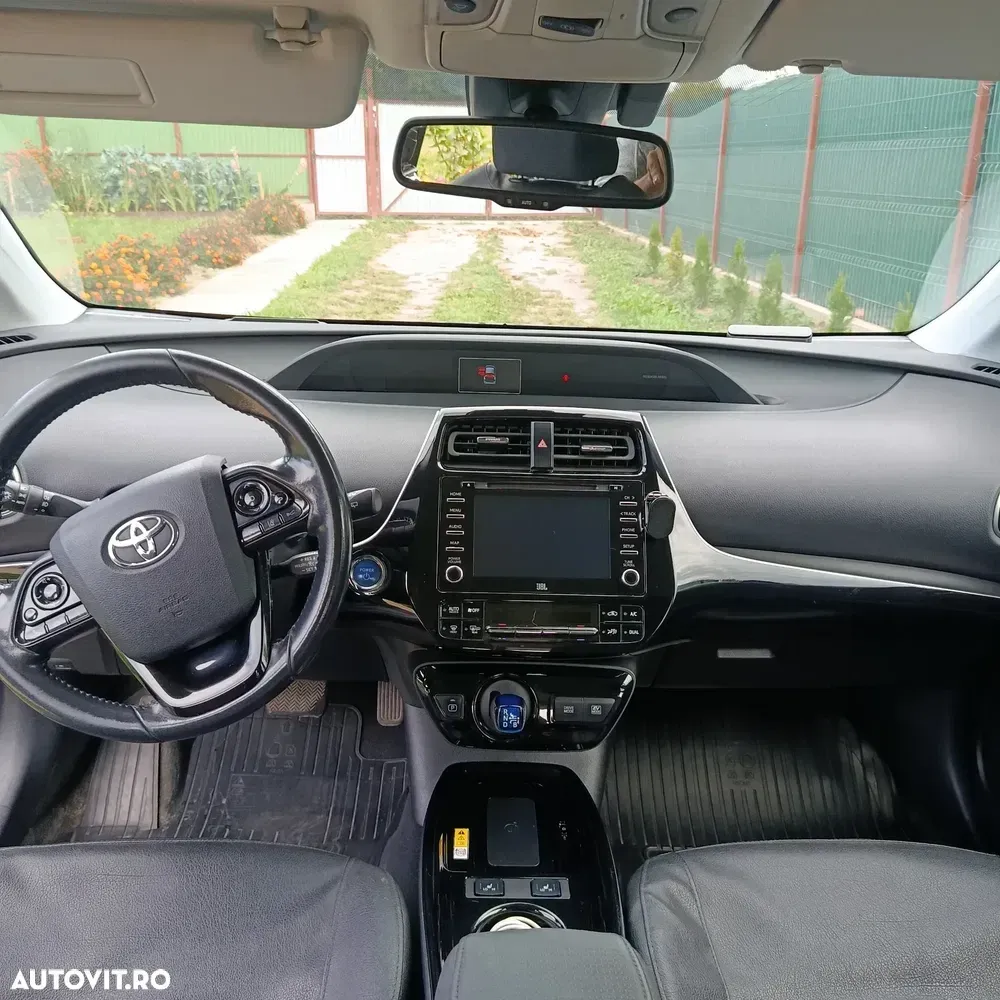 Toyota Prius V Hybrid Executive — imagine 6