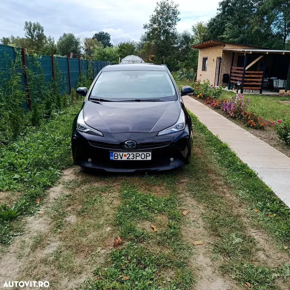 Toyota Prius V Hybrid Executive — imagine 2