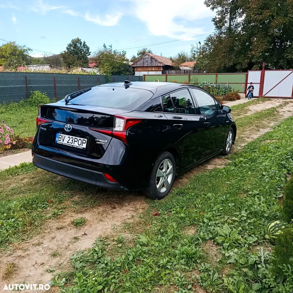 Toyota Prius V Hybrid Executive — imagine 4