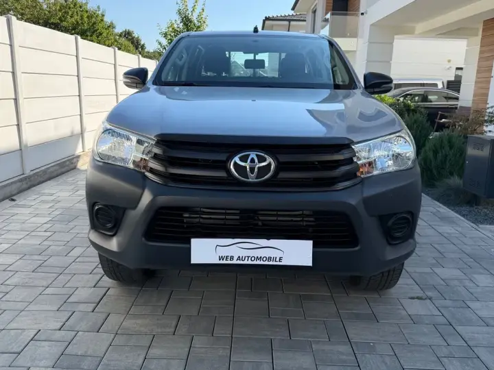 Toyota Hilux VIII 4x4 Double Cab M/T Comfort
