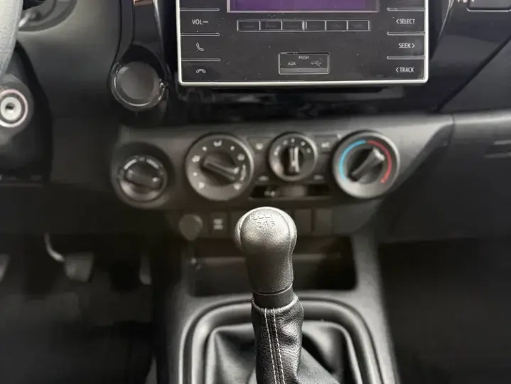 Toyota Hilux VIII 4x4 Double Cab M/T Comfort