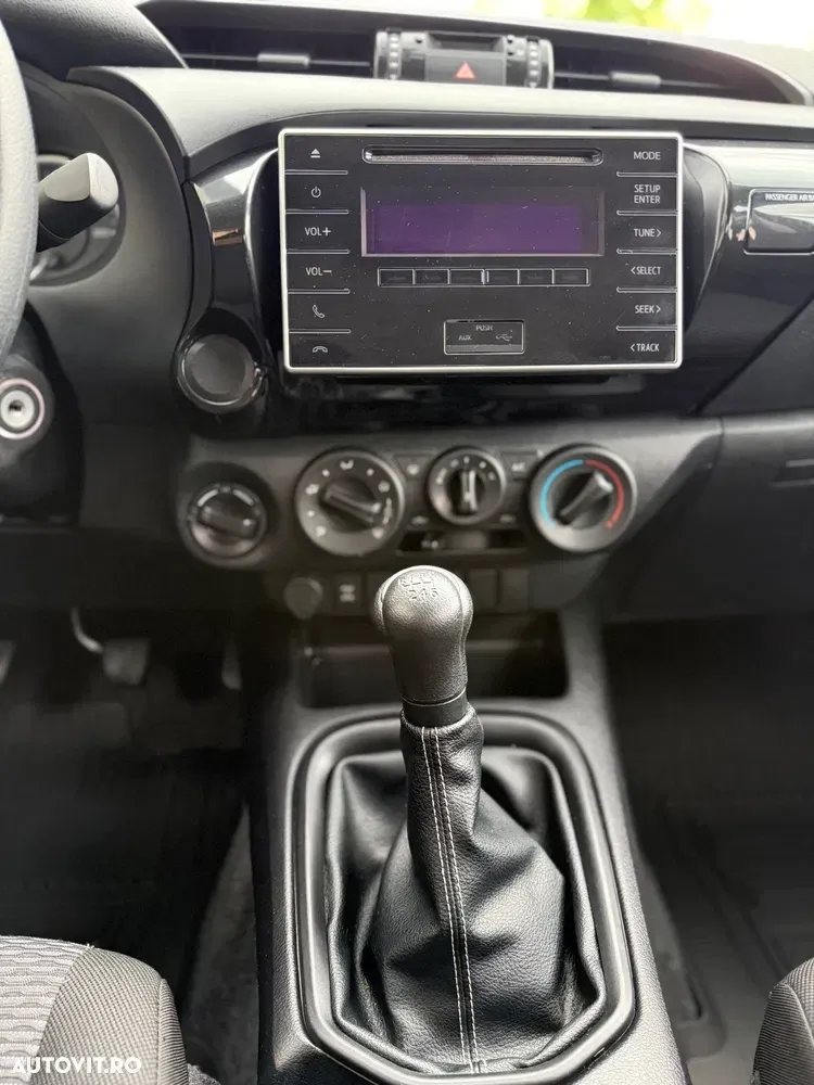 Toyota Hilux VIII 4x4 Double Cab M/T Comfort — imagine 6