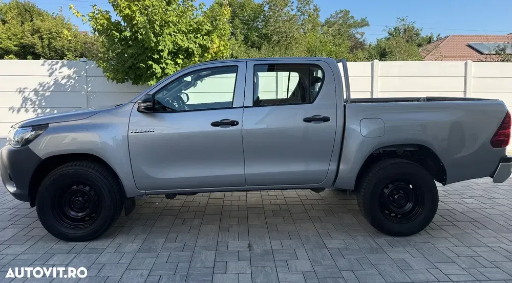 Toyota Hilux VIII 4x4 Double Cab M/T Comfort — imagine 4