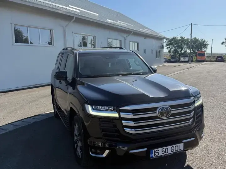 Toyota Land Cruiser 300