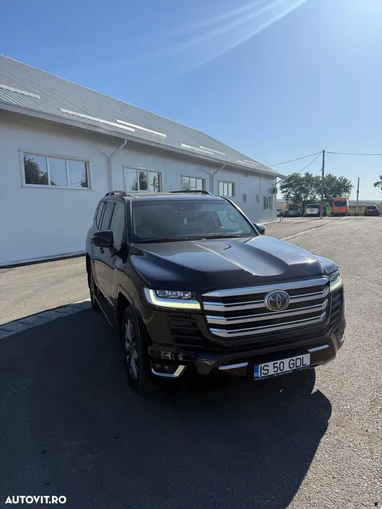 Toyota Land Cruiser 300 — imagine 2