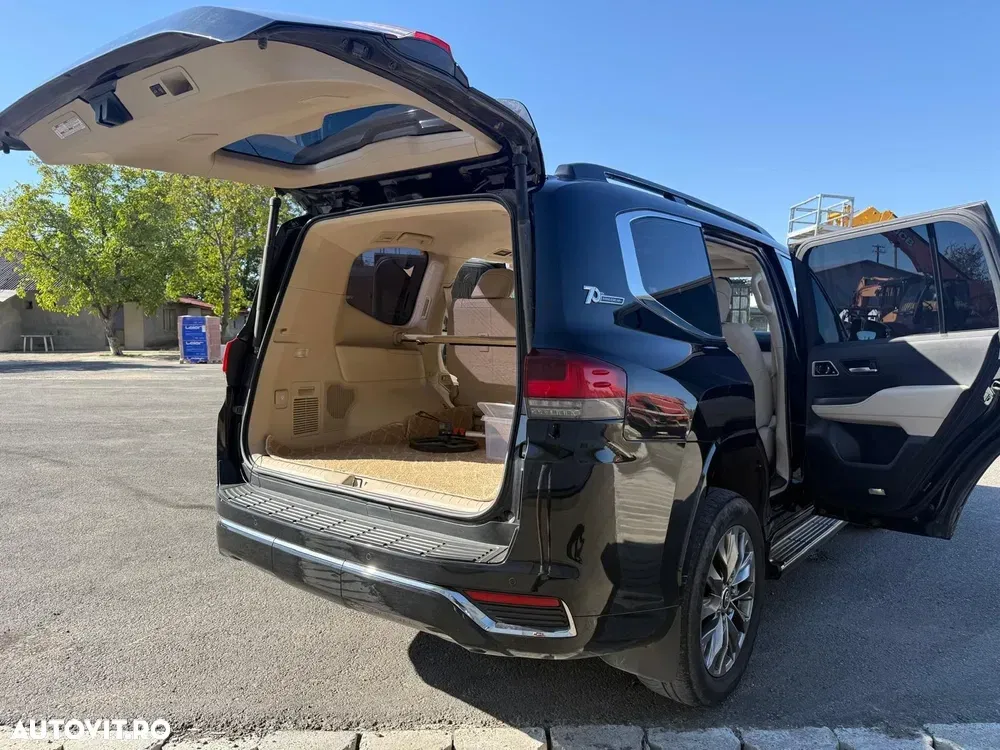 Toyota Land Cruiser 300 — imagine 6