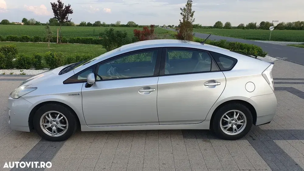 Toyota Prius III Sol — imagine 2