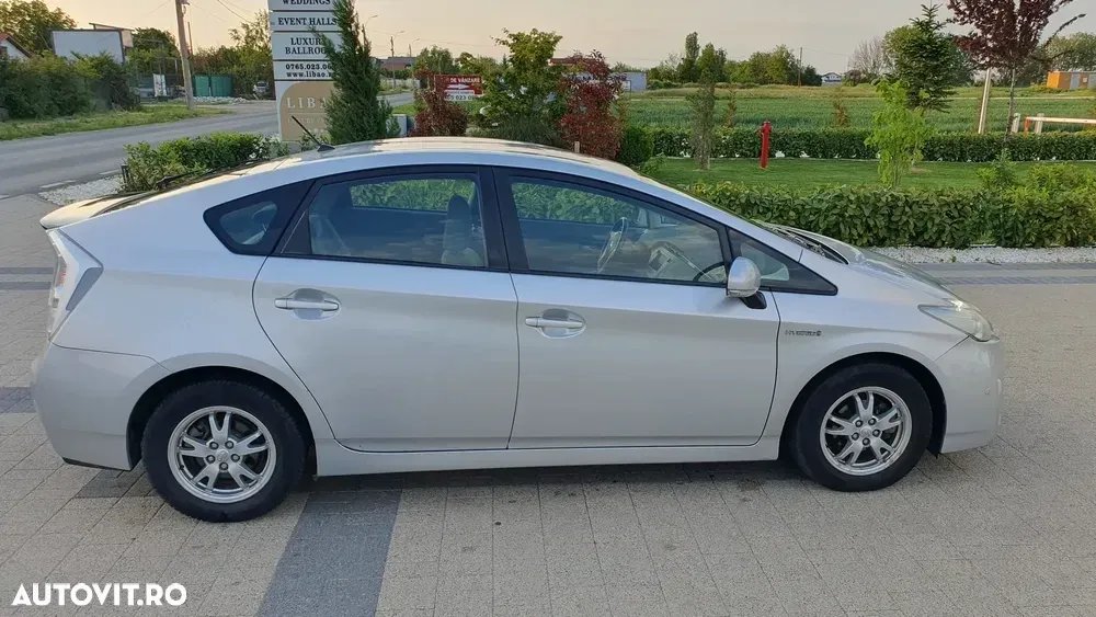 Toyota Prius III Sol — imagine 3