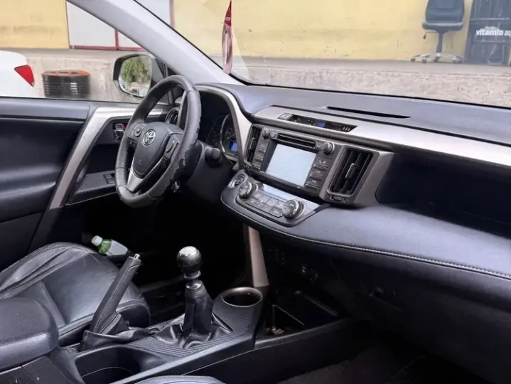 Toyota RAV4 IV 2.2 D-4D Luxury