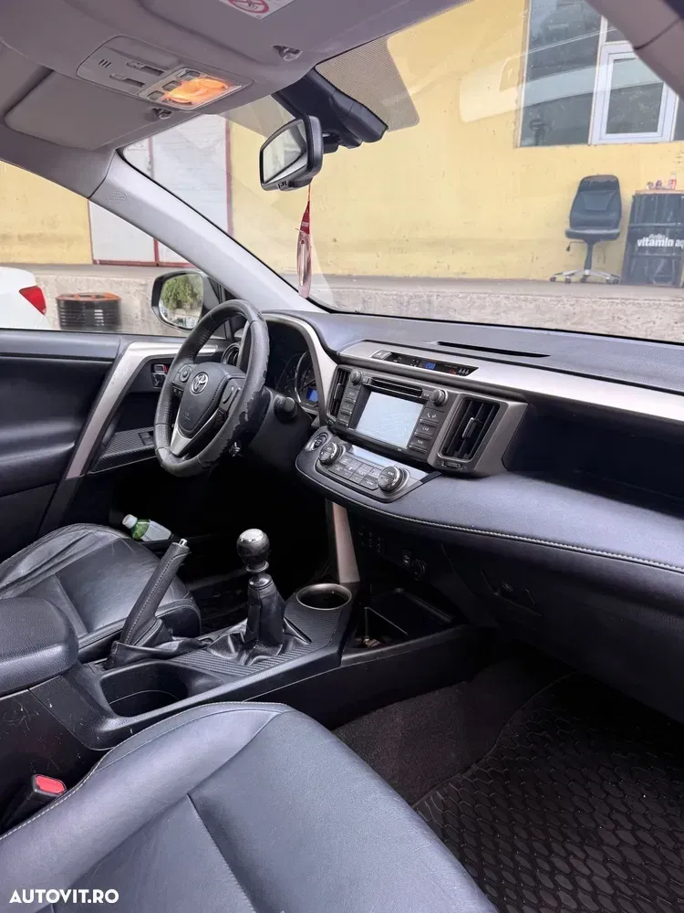 Toyota RAV4 IV 2.2 D-4D Luxury — imagine 6