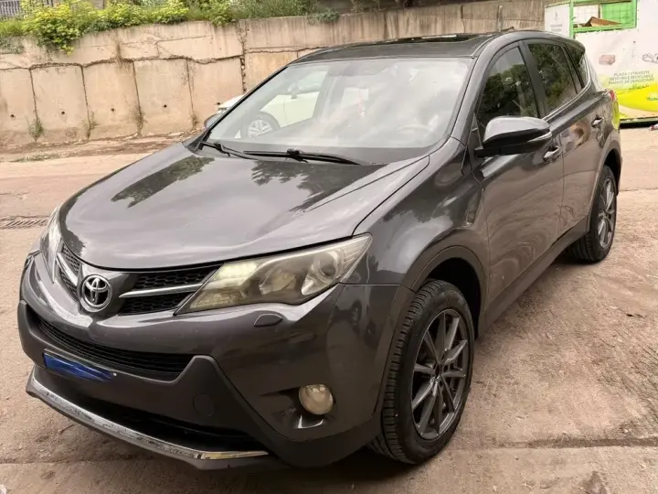 Toyota RAV4 IV 2.2 D-4D Luxury