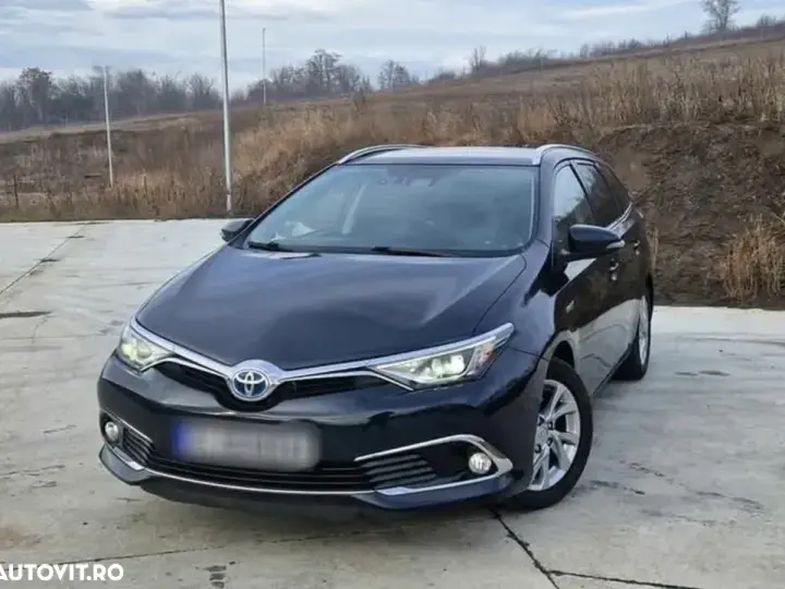 Toyota Auris II 1.8 L VVT-i HSD Sol +