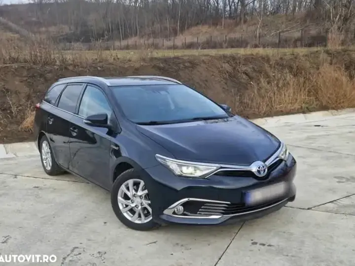 Toyota Auris II 1.8 L VVT-i HSD Sol +