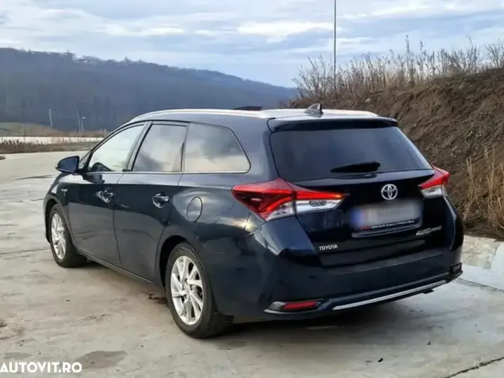 Toyota Auris II 1.8 L VVT-i HSD Sol +