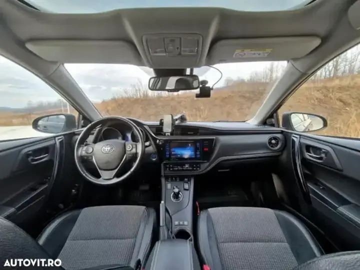 Toyota Auris II 1.8 L VVT-i HSD Sol +