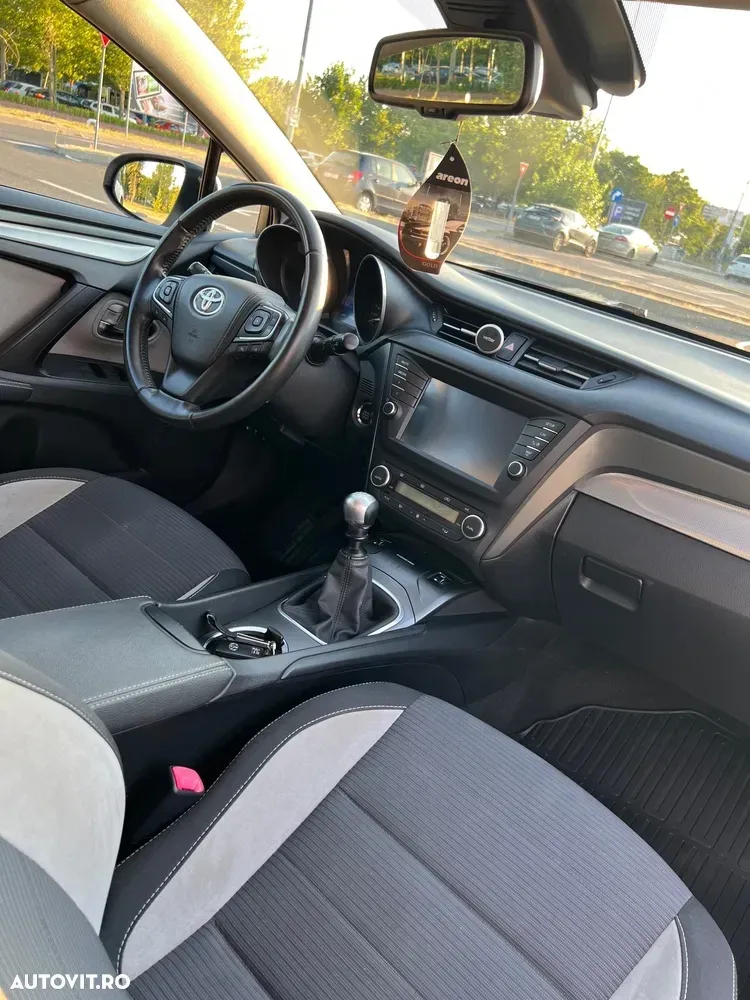 Toyota Avensis III 2.0 D-4D Executive — imagine 3
