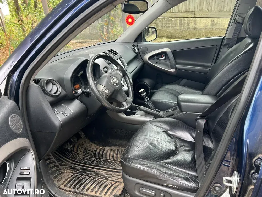 Toyota RAV4 2.2 D-4D 4x4 — imagine 5