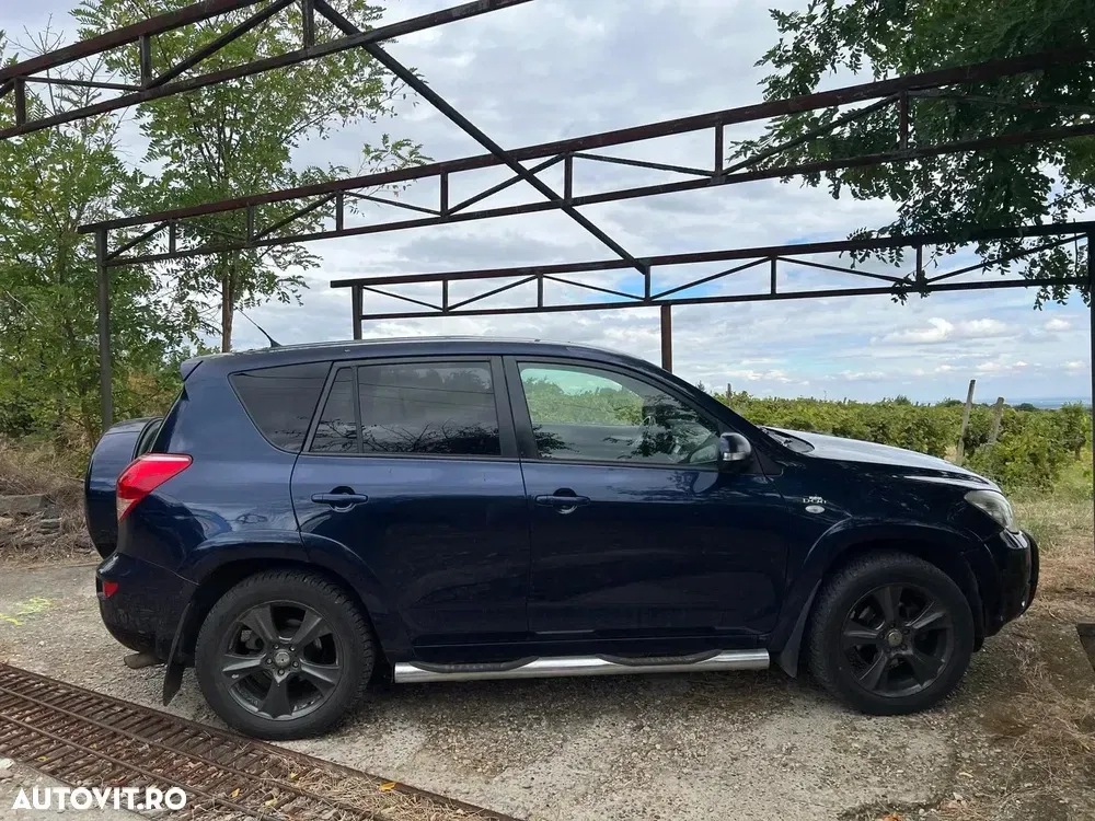 Toyota RAV4 2.2 D-4D 4x4 — imagine 2